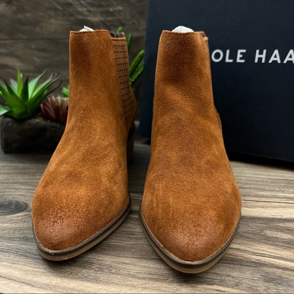 NIB Cole Haan Val Bootie Pointed Toe Ankle Boots British Tan Suede 8B 38.5 - Picture 3 of 12